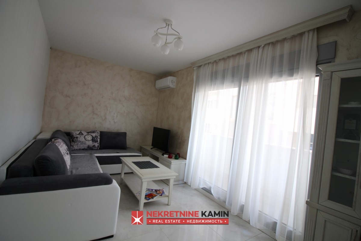 Izdaje se jednosoban stan 48m2 u naselju Rozino, Budva